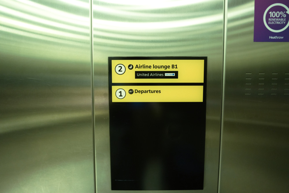 ヒースロー空港ターミナル2ユナイテッドクラブラウンジへのエレベーター内