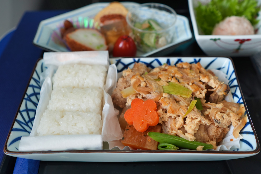 ANA国際線ビジネスクラス搭乗記・台北-羽田・和食主菜