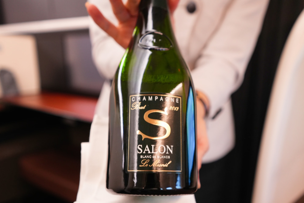 JAL国際線ファーストクラス搭乗記・超高級シャンパン・サロン