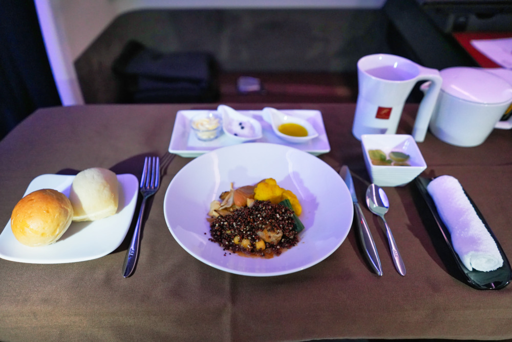 JAL国際線ファーストクラス搭乗記・朝食・フミコの洋食