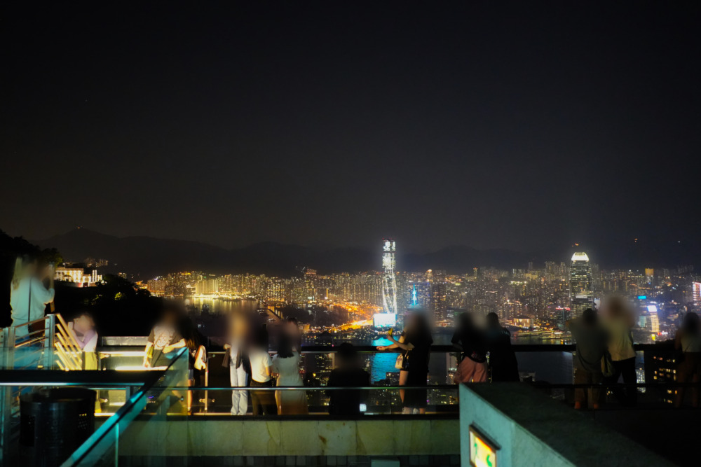 ビクトリアピークから香港を眺める