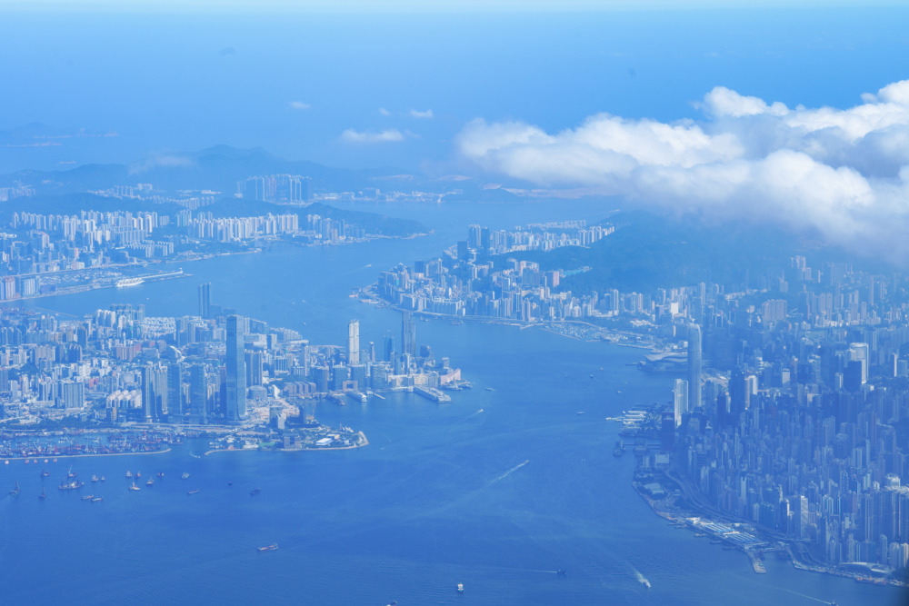 キャセイパシフィック航空プレミアムエコノミー搭乗記・香港の摩天楼を飛ぶ