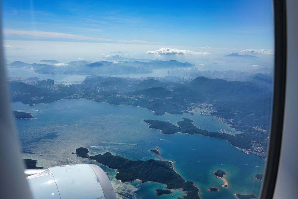 キャセイパシフィック航空プレミアムエコノミー搭乗記・香港国際空港を離陸後