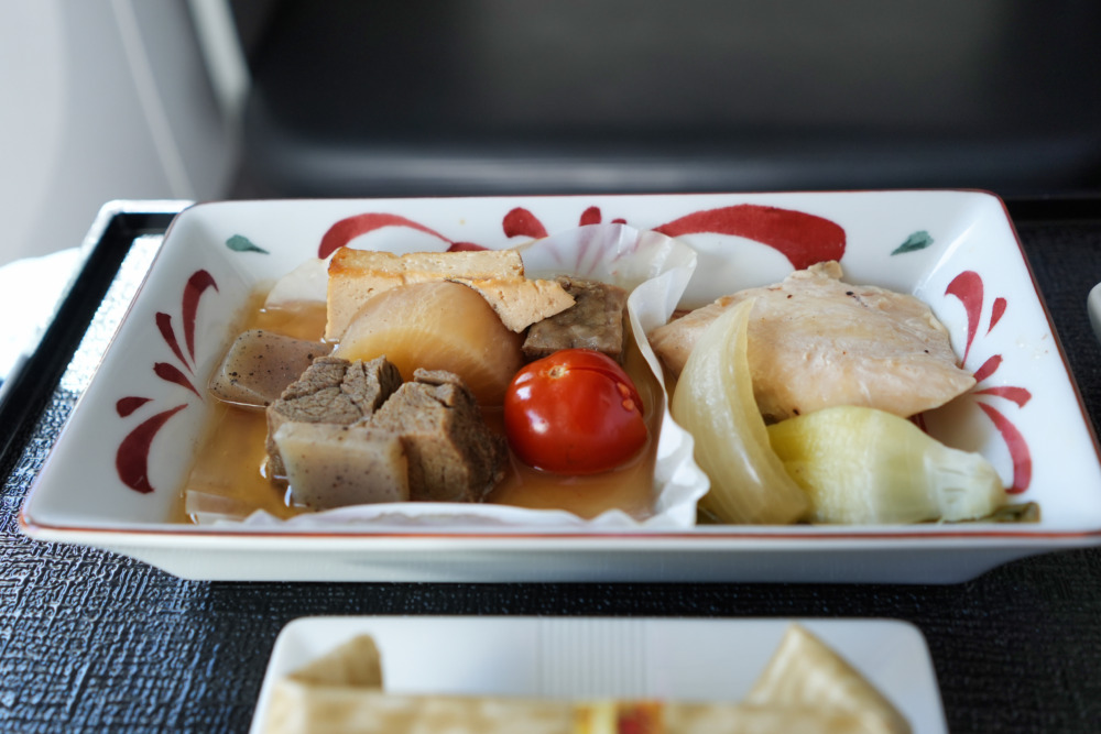 JAL国際線ビジネスクラス搭乗記・機内食・主菜のすき焼き