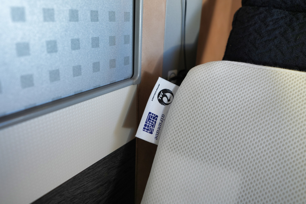 JAL国際線ビジネスクラス搭乗記・フルフラットシートの寝具