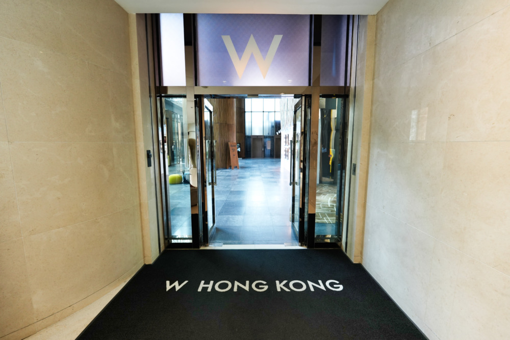 W香港・アクセス方法・ホテルのエントランス