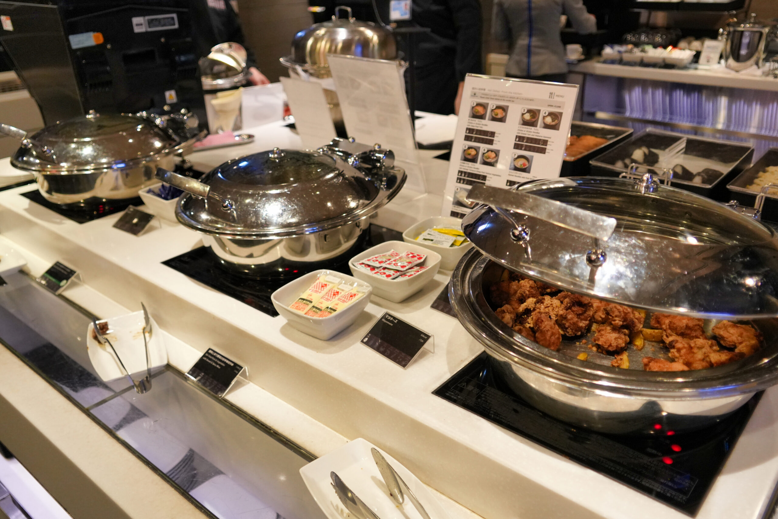 Warm dishes served at ANA Lounge, Haneda Terminal 3