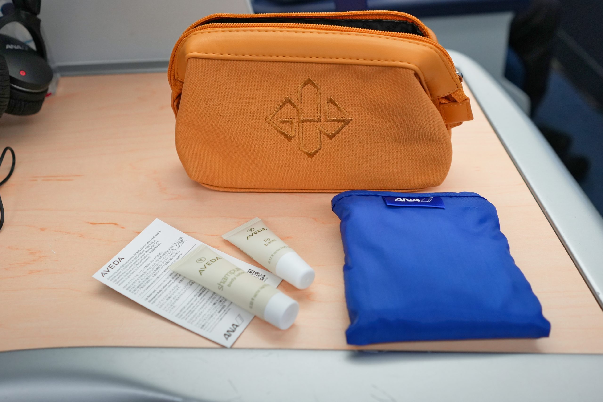 Contents of the Ettinger amenity kit on ANA Business Class