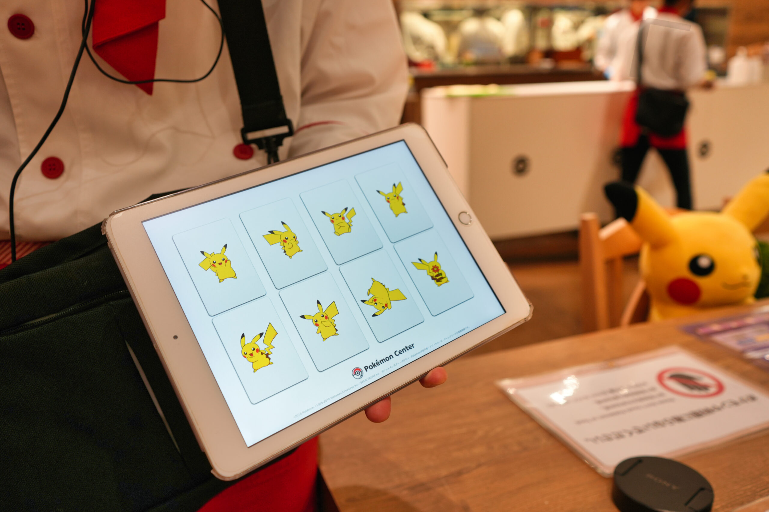 ポケモンカフェ東京日本橋・iPadでくじ引き